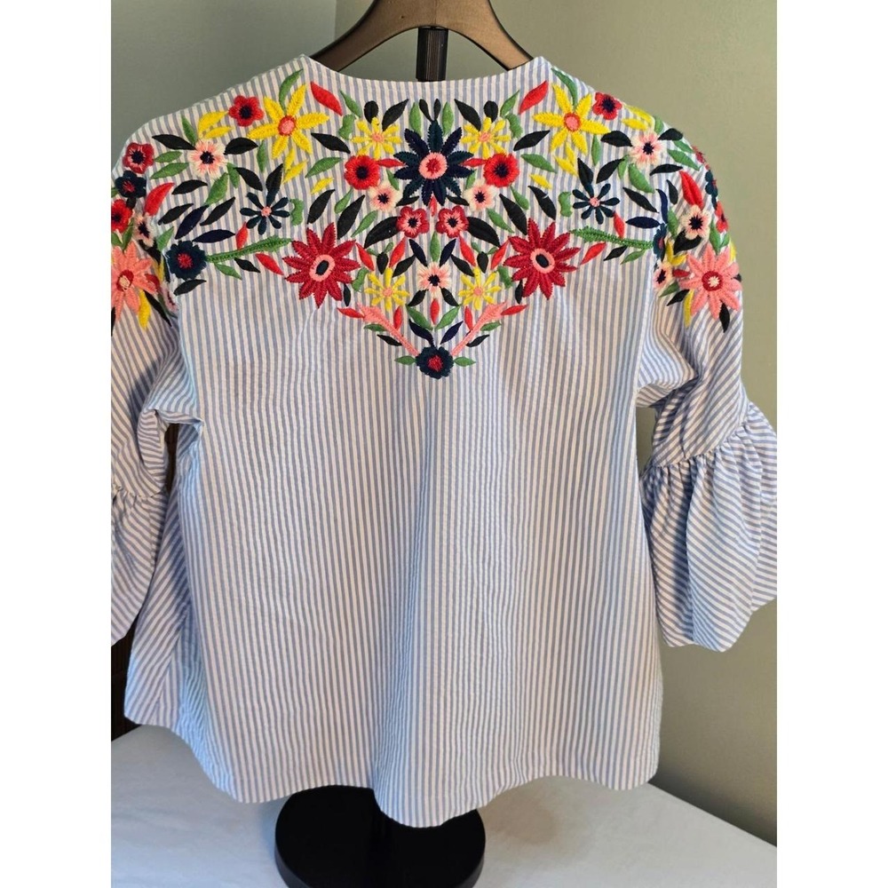 Zara Basic Floral Embroidered Seersucker Bell Sleeve Top Blue White Stripe XS - Picture 2 of 8